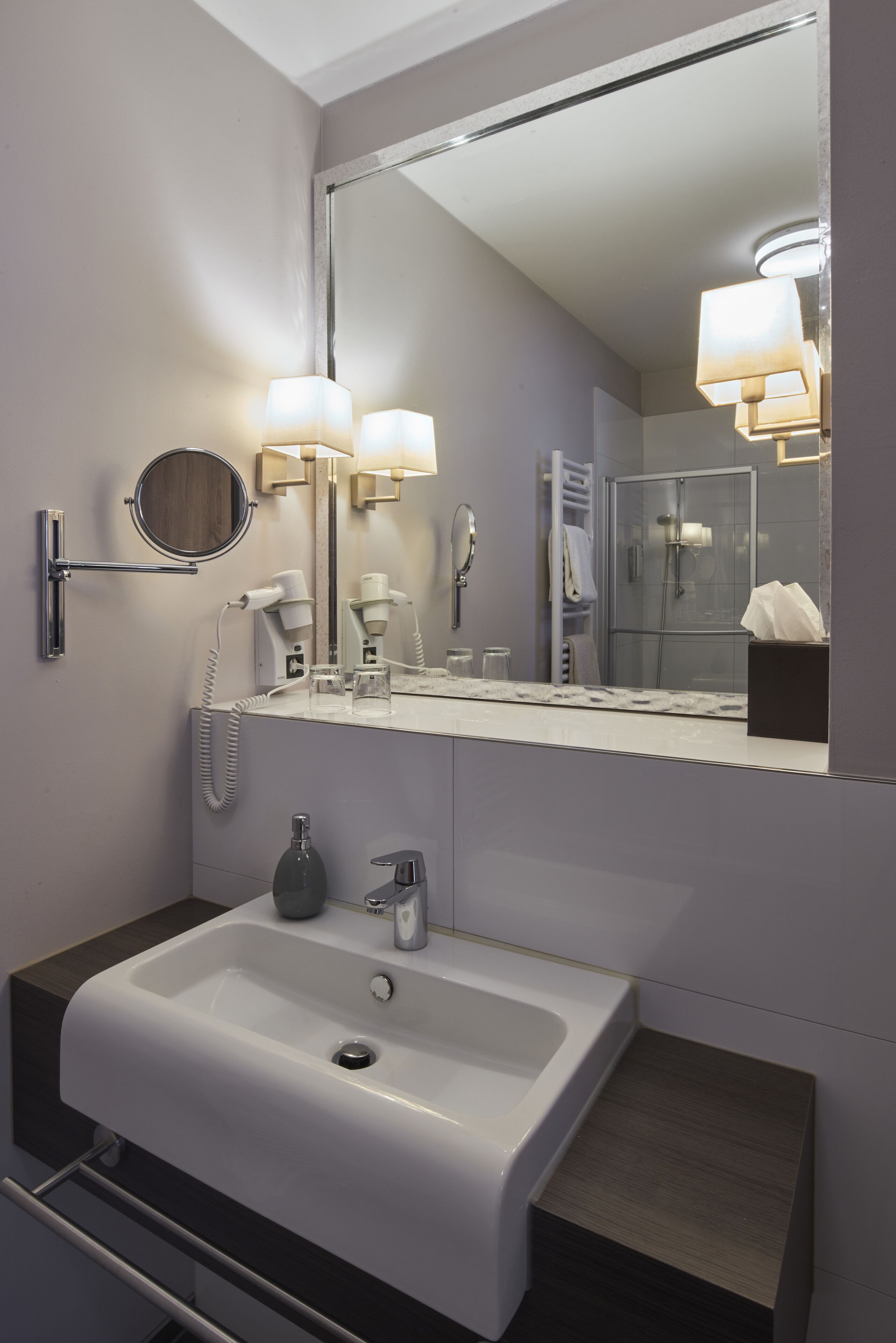 single room | bathroom | free toiletries, hair dryer, towels