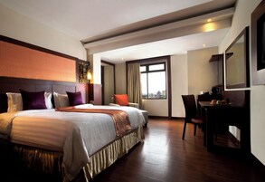 Egyptian cotton sheets, premium bedding, minibar, in-room safe