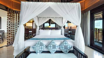 Suíte, 1 quarto, vista para o mar | 1 quarto, frigobar, cofres nos quartos, individualmente decorados