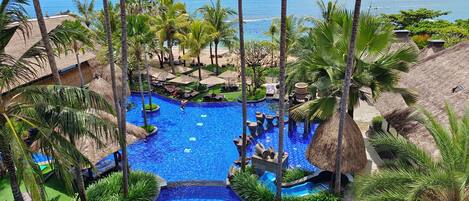 4 outdoor pools, open 8:00 AM to 8:00 PM, pool umbrellas, pool loungers