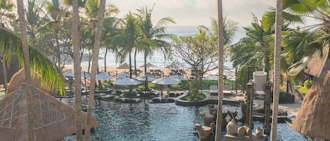 4 outdoor pools, open 8:00 AM to 8:00 PM, pool umbrellas, pool loungers