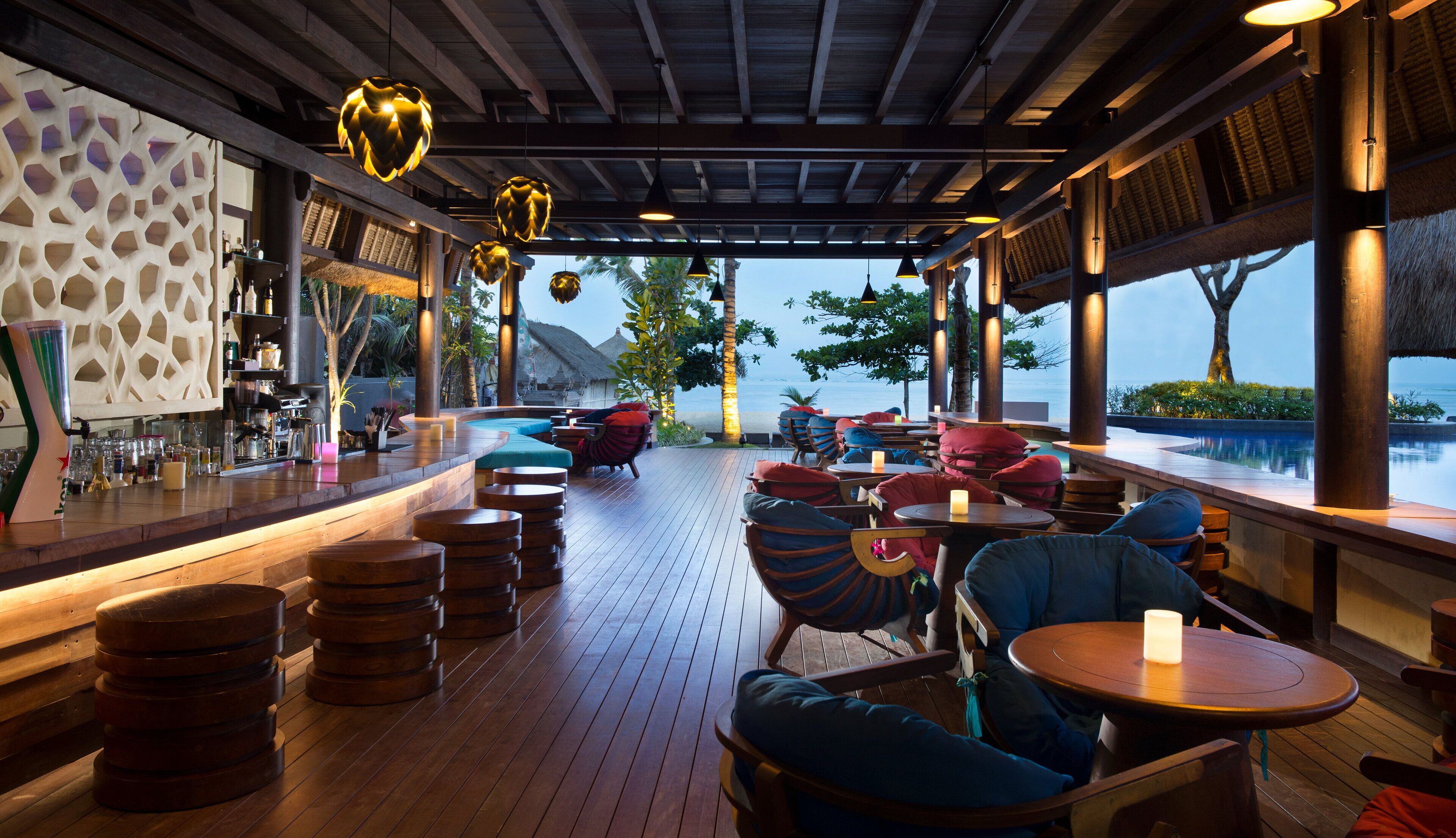 2 Bars/Lounges, 2 Bars im Pool, 2 Poolbars, Strandbar