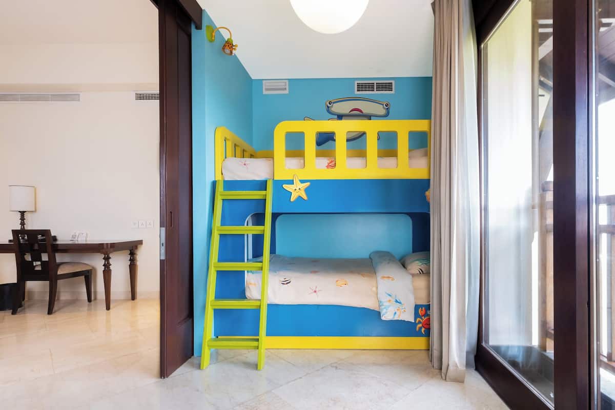 Minibaari, tallelokero huoneessa, yksilöllisesti sisustettu