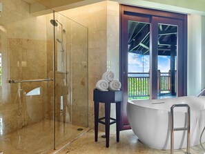 Suite, 1 Bedroom, Sea View | Bathroom - Holiday Inn Resort Bali Nusa Dua by IHG (Nusa Dua)