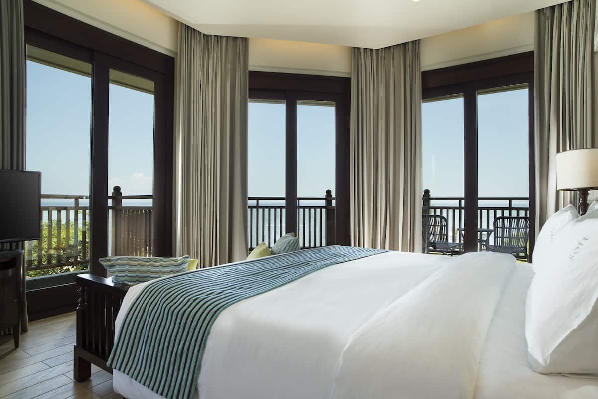 Suite, 1 King Bed, Sea View