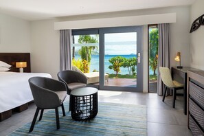 Chambre, 1 très grand lit, en front de mer