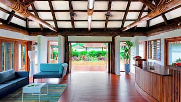 Lobby lounge