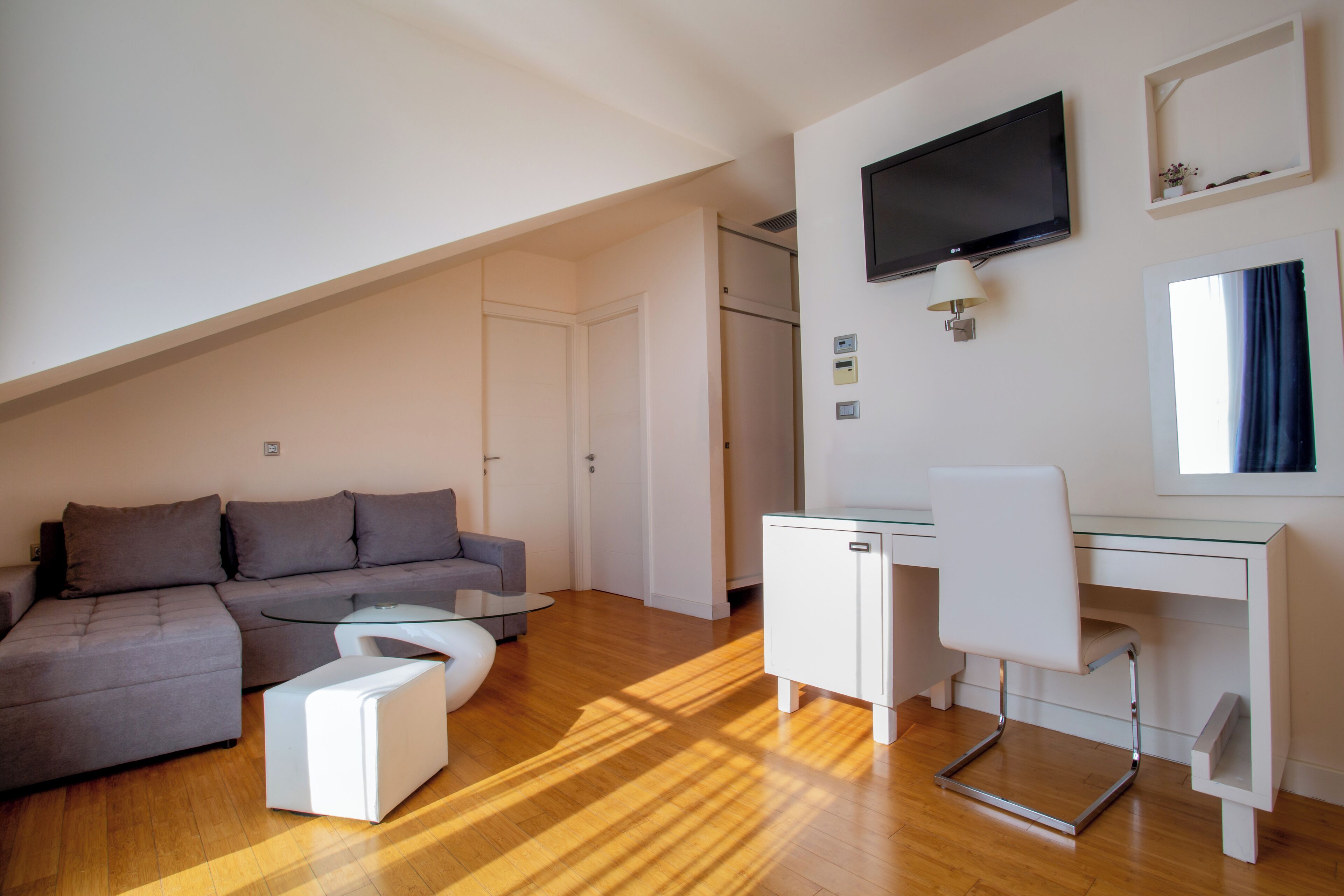 suite, sea view | hypo-allergenic bedding, minibar, in-room safe, desk