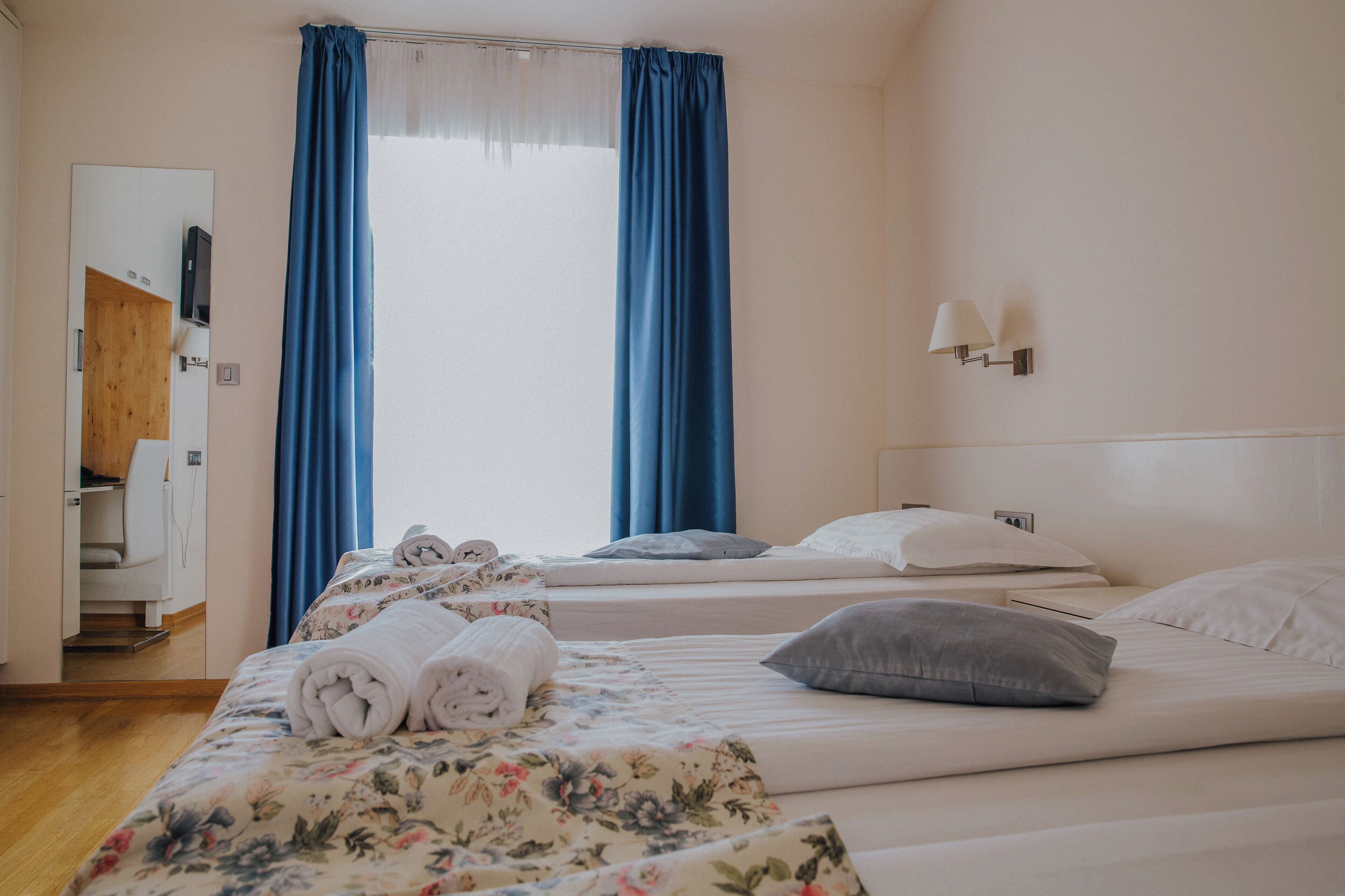 triple room, balcony, sea view | hypo-allergenic bedding, minibar, in-room safe, desk