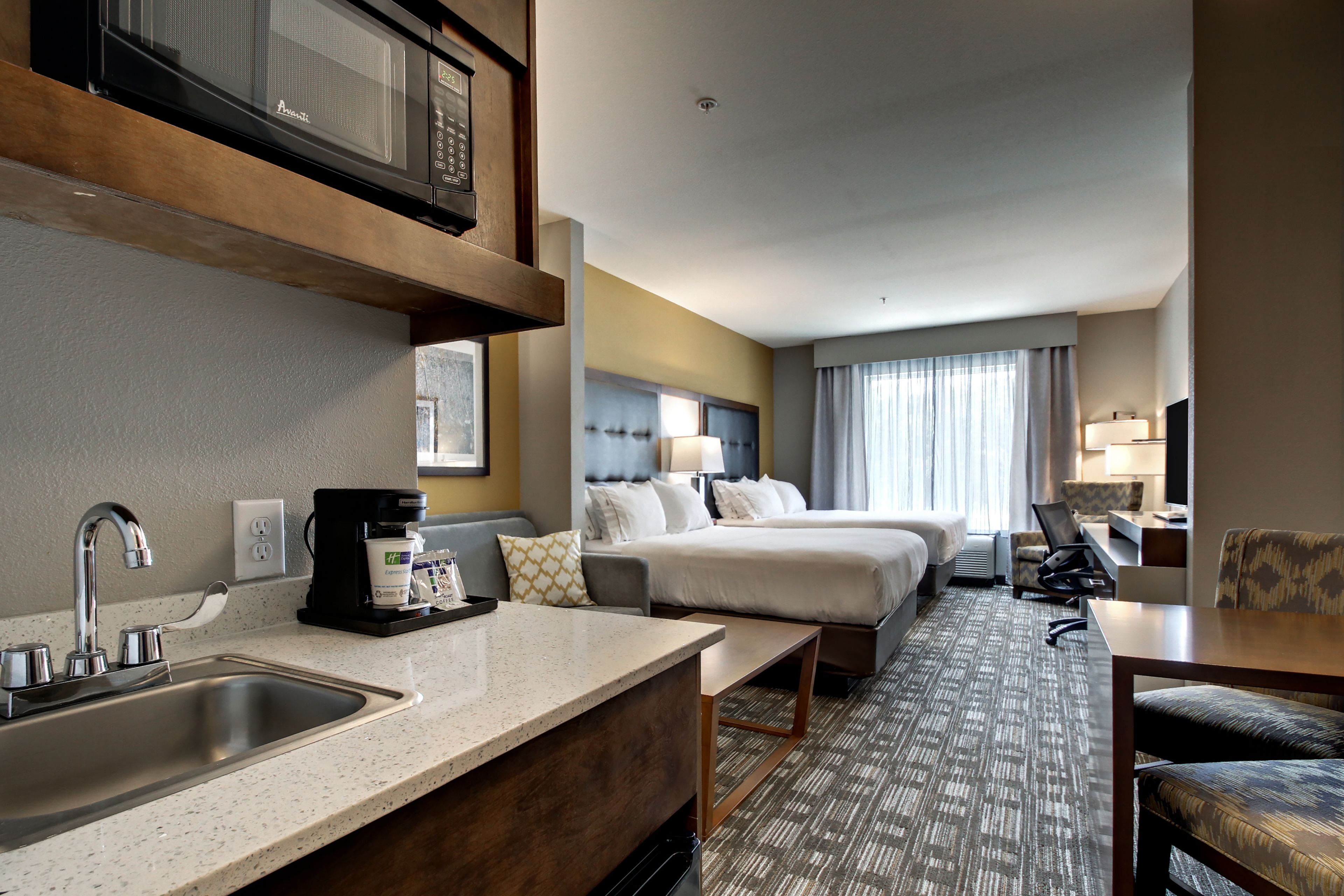 Suite, Non Smoking | In-room safe, desk, iron/ironing board, rollaway beds
