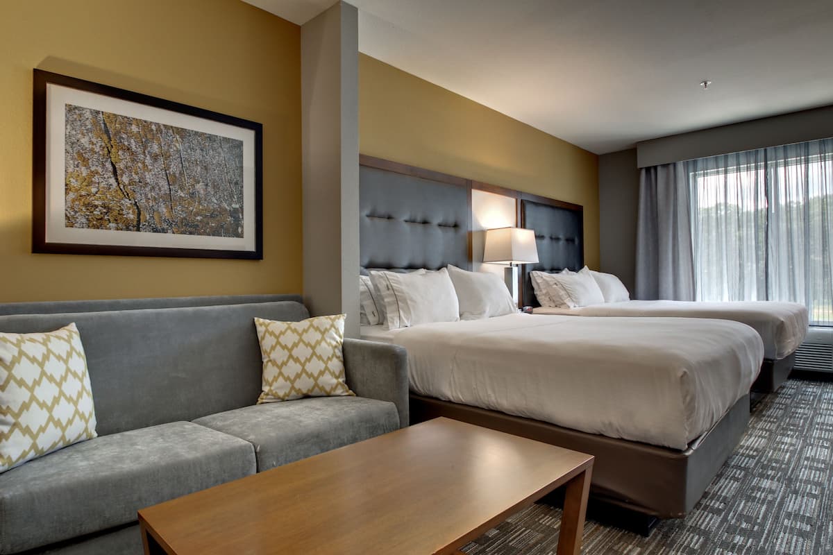 Suite, Non Smoking | In-room safe, desk, iron/ironing board, rollaway beds