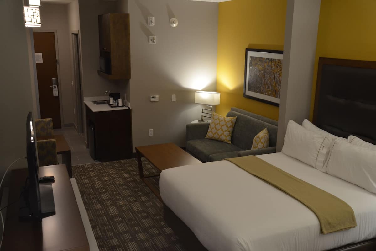 In-room safe, desk, iron/ironing board, rollaway beds