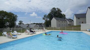 Piscine couverte, piscine extérieure (ouverte en saison)