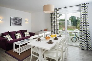 Maisonnette 4 pieces duplex 6/8 | Area keluarga | Televisi 32-inci dengan saluran TV digital dan meja tenis meja