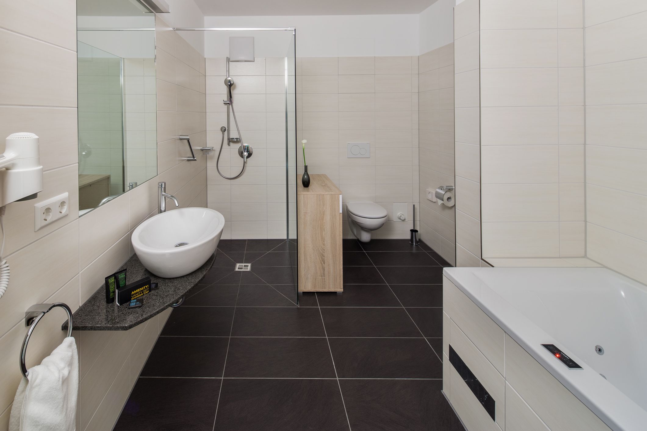 1 bedroom, premium bedding, pillow-top beds, in-room safe