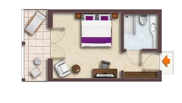 Disposição de quarto de hotel com cama, escrivaninha, cadeira, mesa pequena, sofá e banheiro.