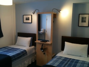Iron/ironing board, free WiFi, bed sheets - The Old Dairy Guest House Liverpool (Liverpool)