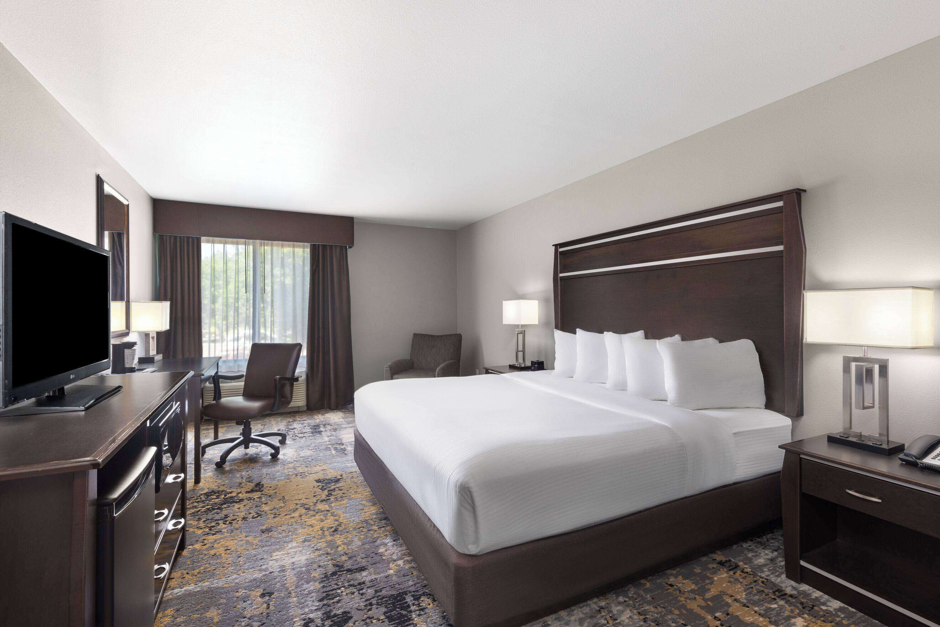 Desk, iron/ironing board, free cribs/infant beds, free WiFi