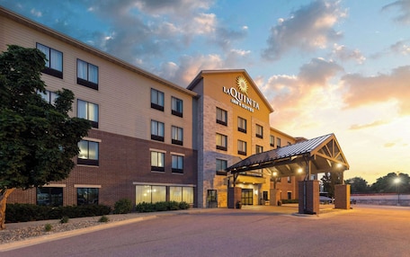 A La Quinta Inn & Suites building with a covered entrance and multiple windows.
