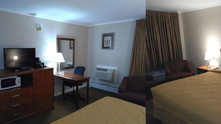 Harbor Base Pineapple Inn