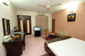 Artículos del minibar gratis y caja de seguridad en la habitación 