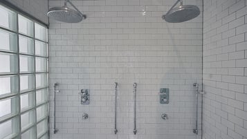 Signature Suite | Bathroom | Free toiletries, hair dryer, towels, soap