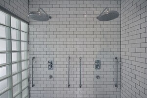 Signature Suite | Bathroom | Free toiletries, hair dryer, towels, soap