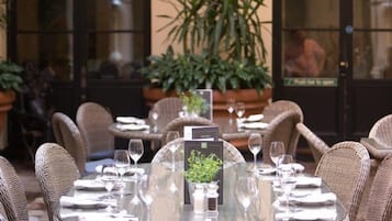 Se sirven desayunos, comidas y cenas