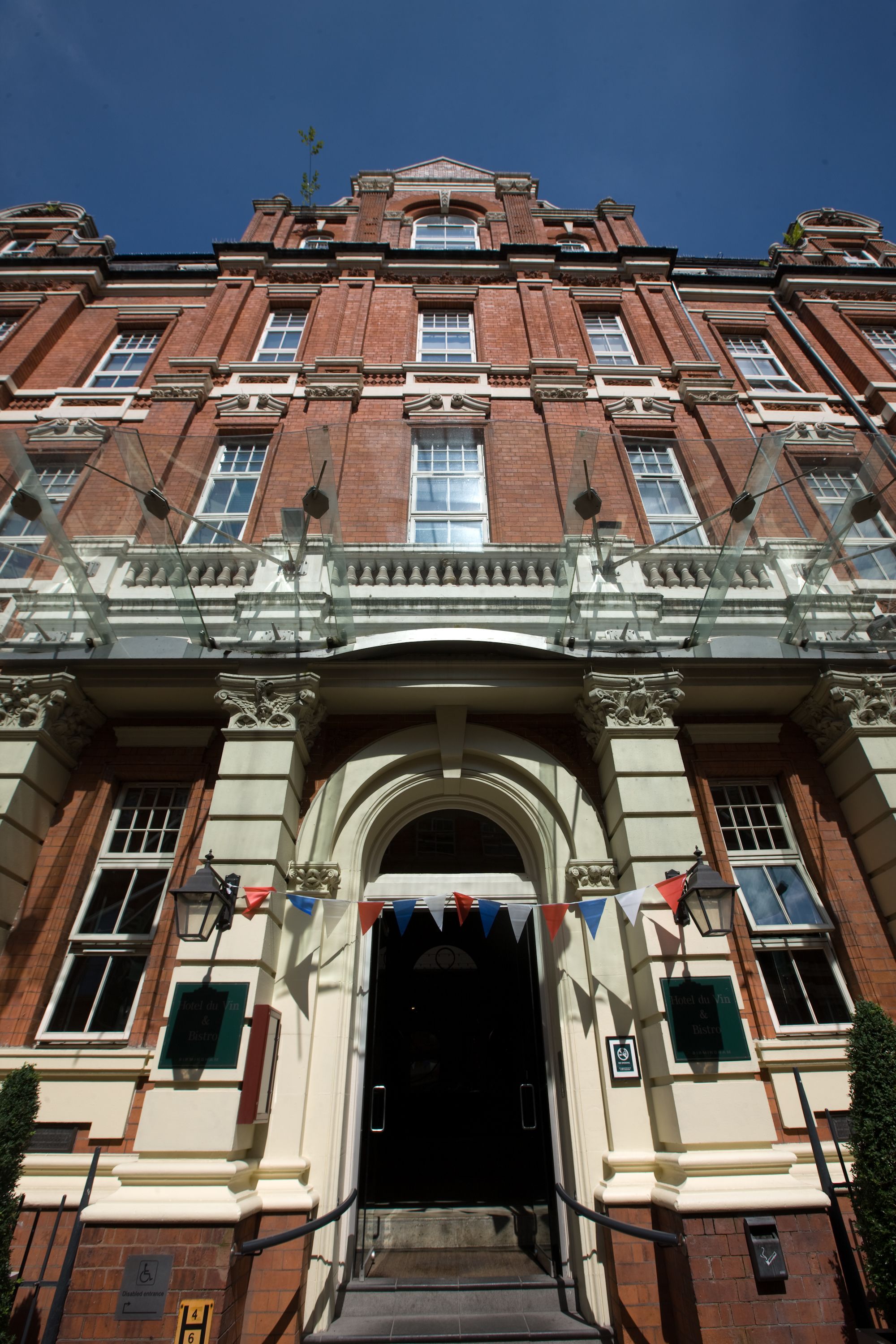 숙박 시설 입구