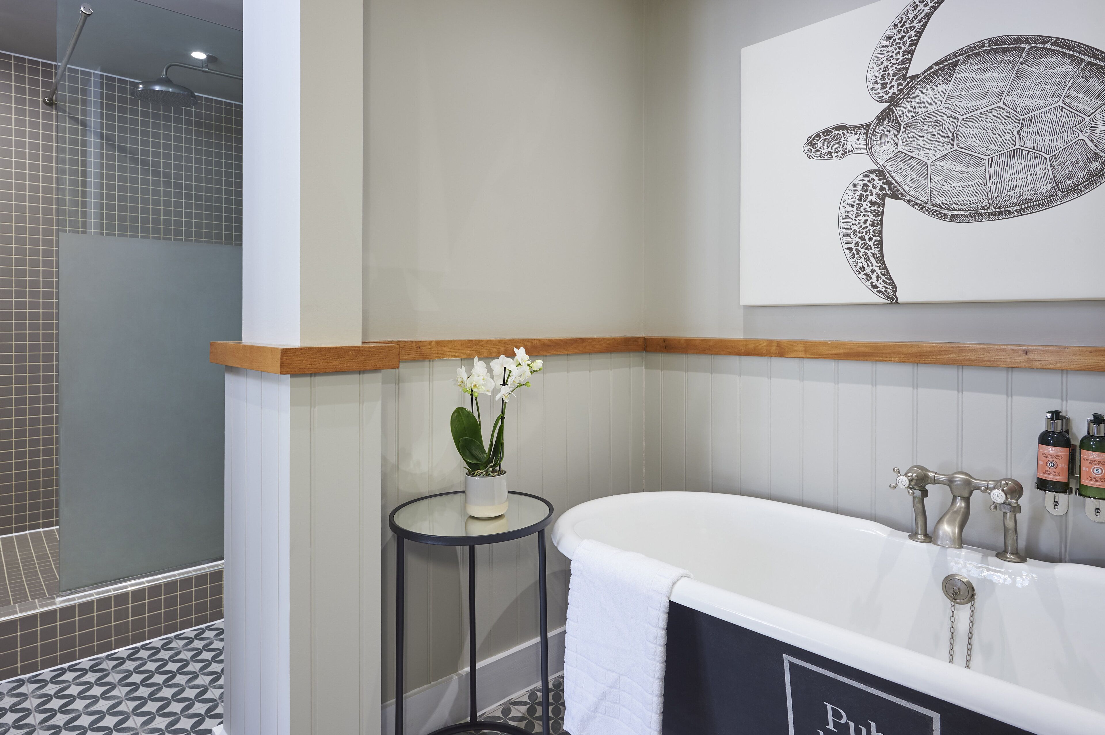 suite | bathroom | free toiletries, hair dryer, towels, soap