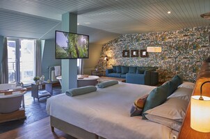 特色套房 | 埃及棉床单、高档床上用品、办公桌、熨斗/熨衣板