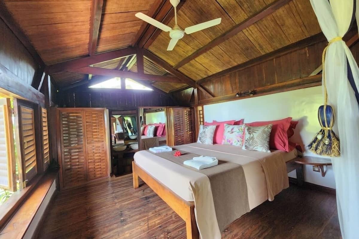 1 slaapkamer, pillowtop-bedden, een minibar met enkele gratis items