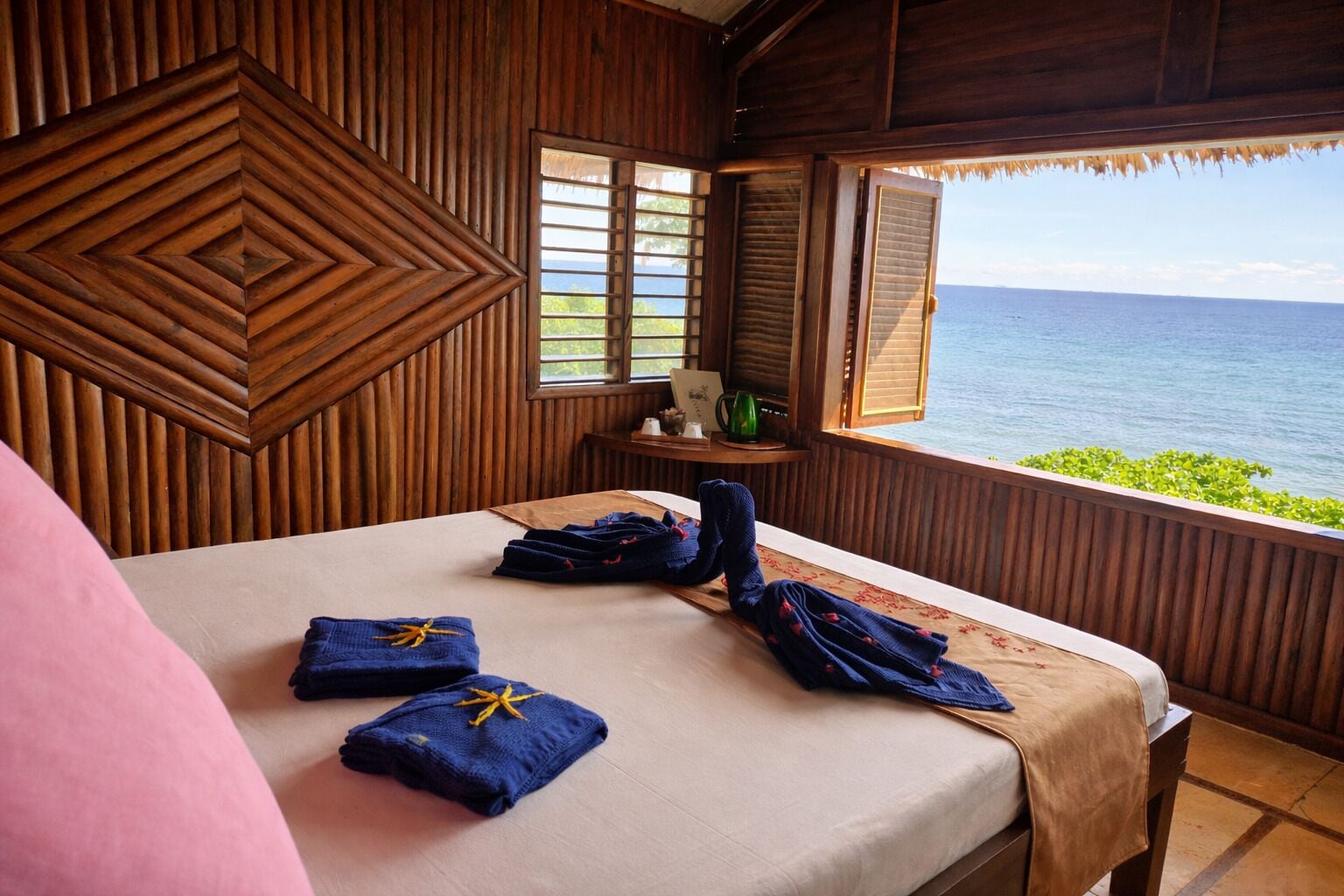 ベーシック ダブルルーム | ピロートップベッド、ミニバーのアイテム (無料)、セーフティボックス (室内)、客室ごとに異なる装飾