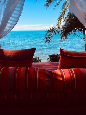 Private beach, sun-loungers, beach umbrellas, beach towels