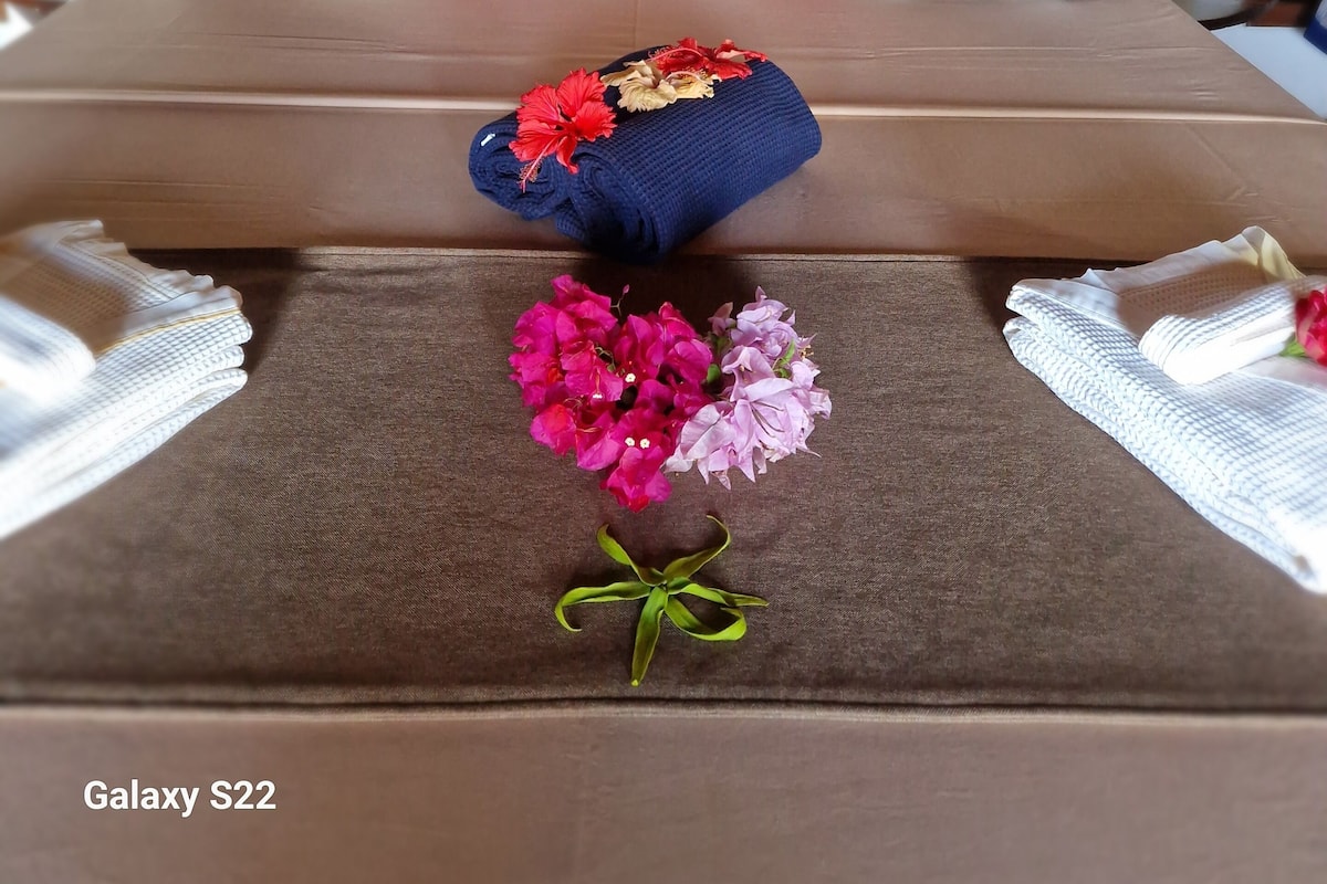 Camas con pillow-top y artículos del minibar gratis