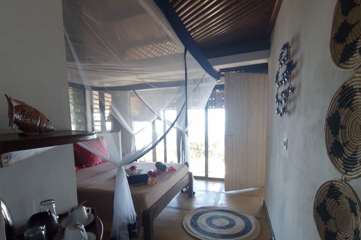 Comfort Double Room, 1 Queen Bed | In-room safe, free WiFi, bed sheets