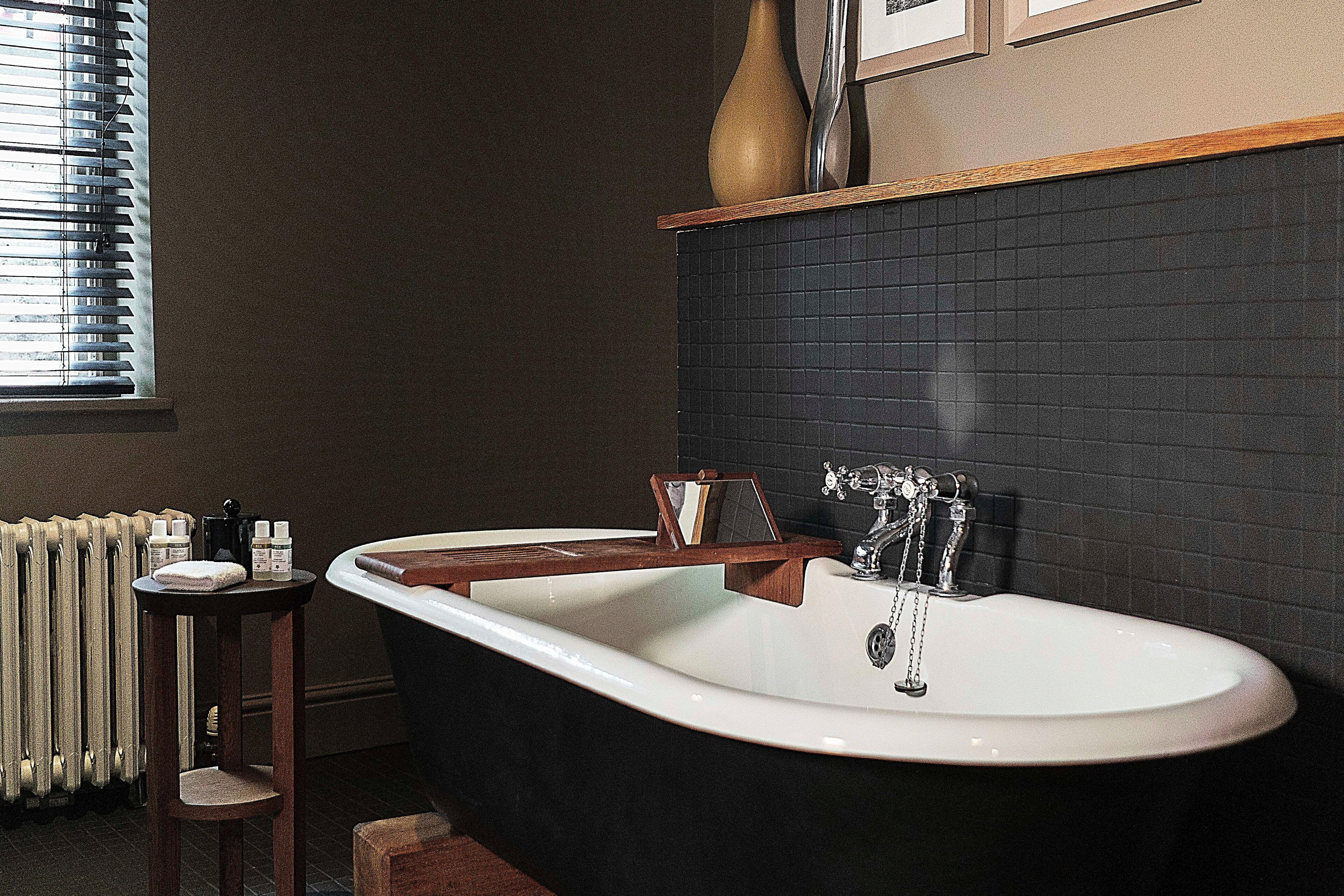 cinema signature suite | bathroom | free toiletries, hair dryer, towels, soap