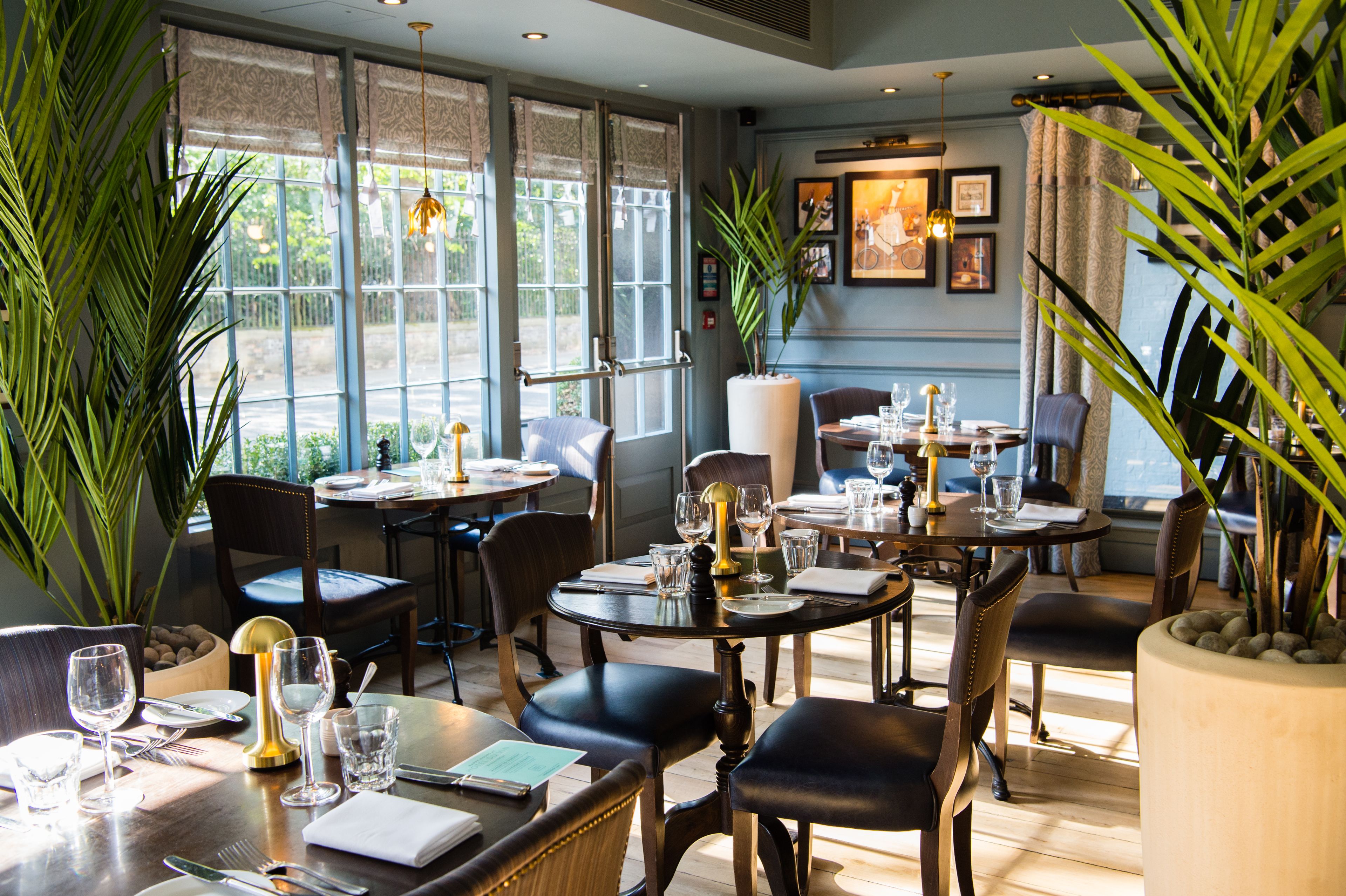 Breakfast, lunch and dinner served