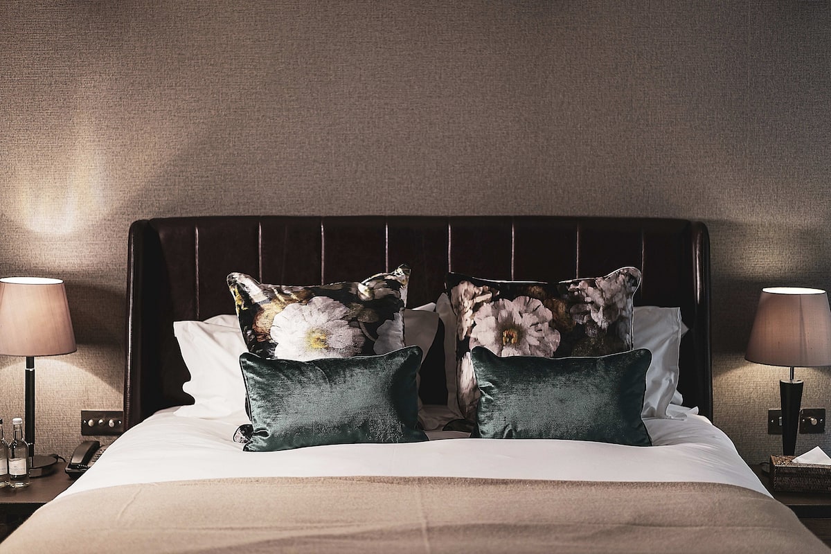 suite | desk, blackout curtains, iron/ironing board, free wifi