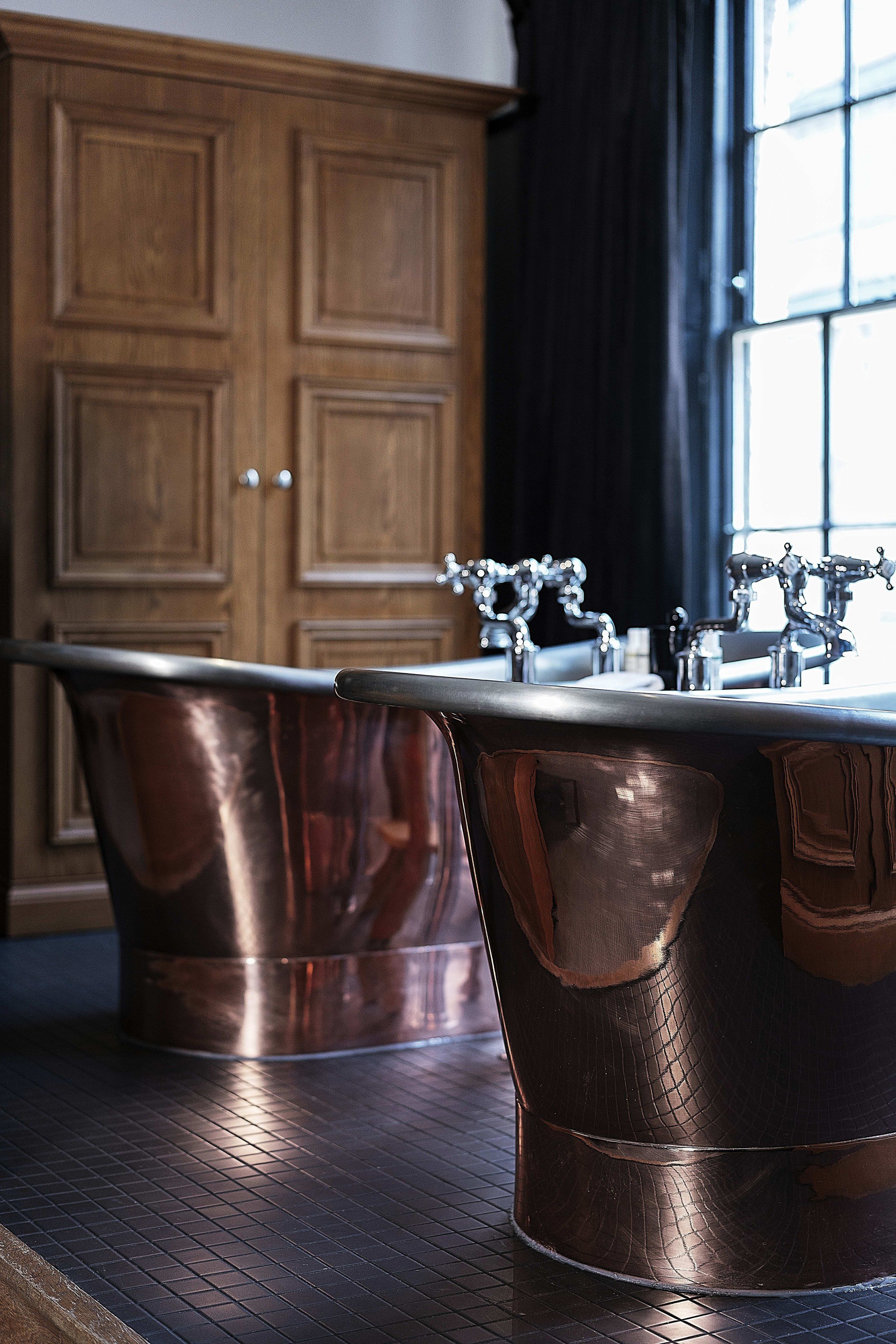 signature suite | deep-soaking bathtub