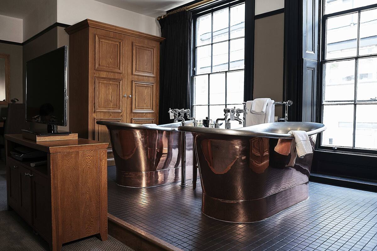 Signature Suite | Desk, blackout curtains, iron/ironing board, free WiFi