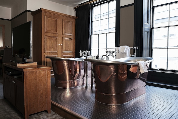 Suite | Escritorio, cortinas opacas, tabla de planchar con plancha y wifi gratis