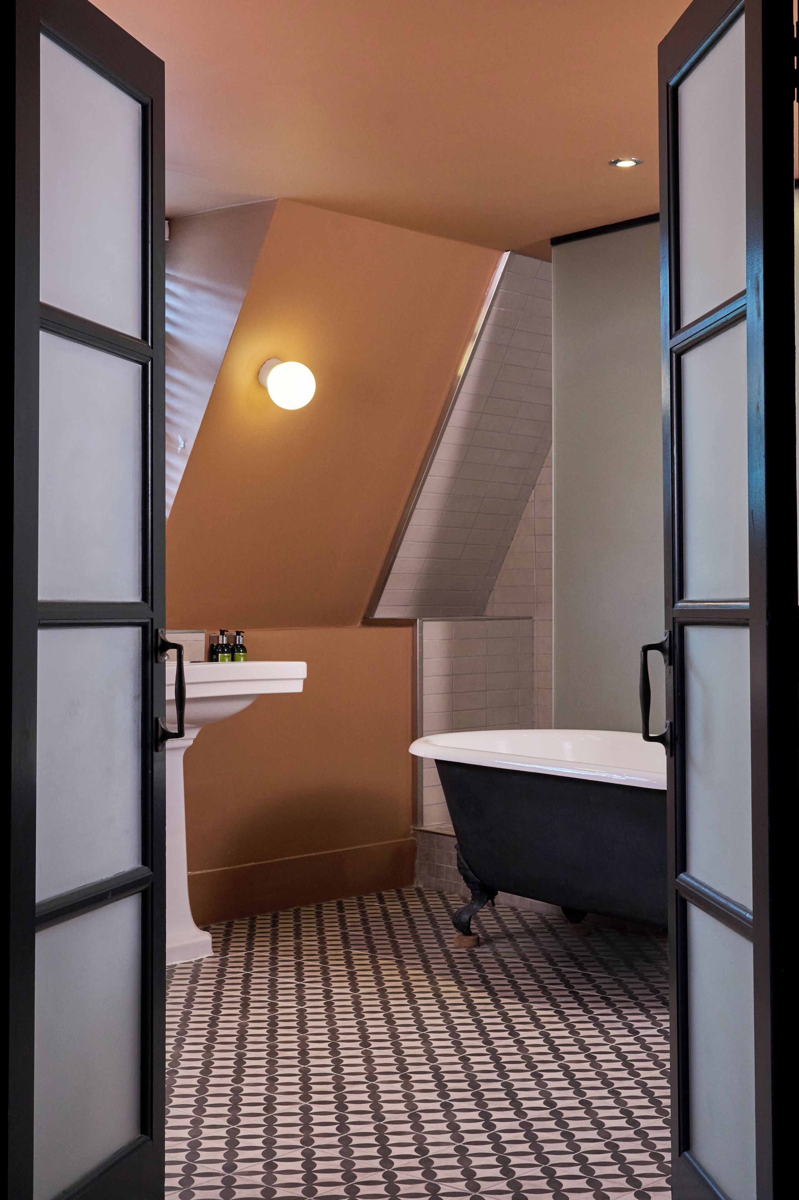 signature suite | bathroom | separate bathtub and shower, free toiletries, hair dryer, towels