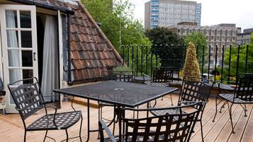 Signature Suite | Egyptian cotton sheets, premium bedding, desk, iron/ironing board