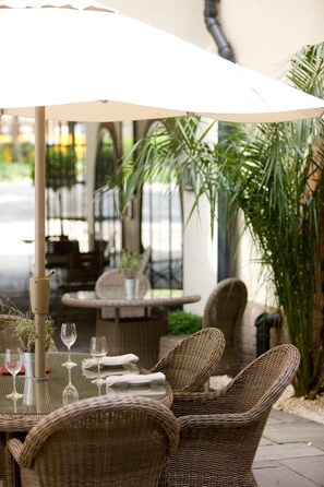 Frokost, lunsj og middag serveres, franske retter 