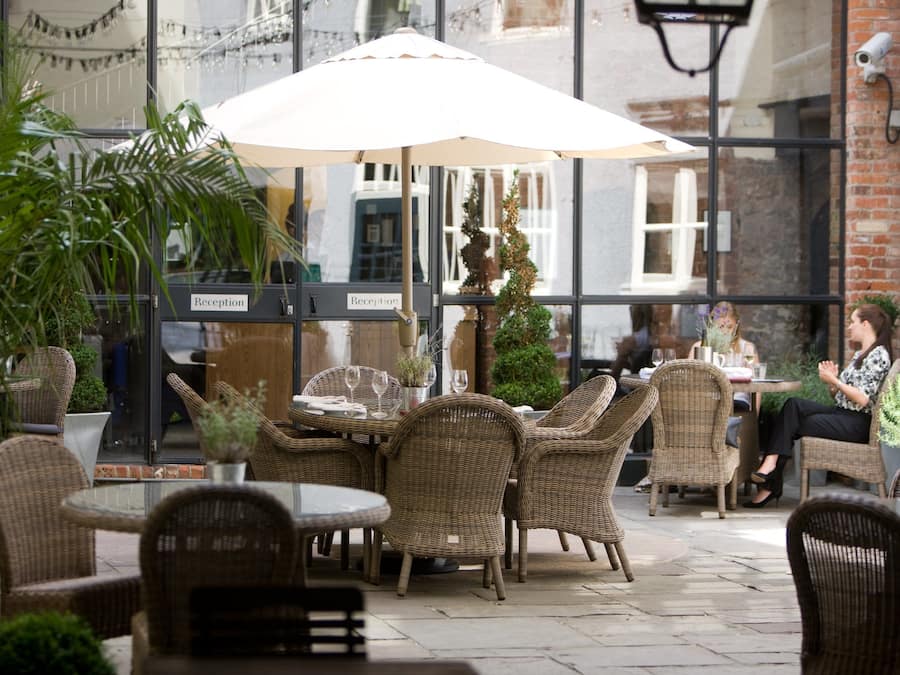 Se sirven desayunos, almuerzos, cenas y cocina francesa