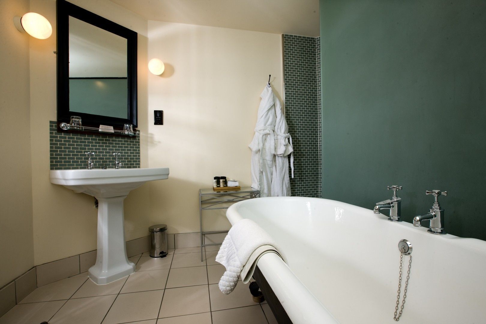 classic room | bathroom | separate bathtub and shower, free toiletries, hair dryer, towels