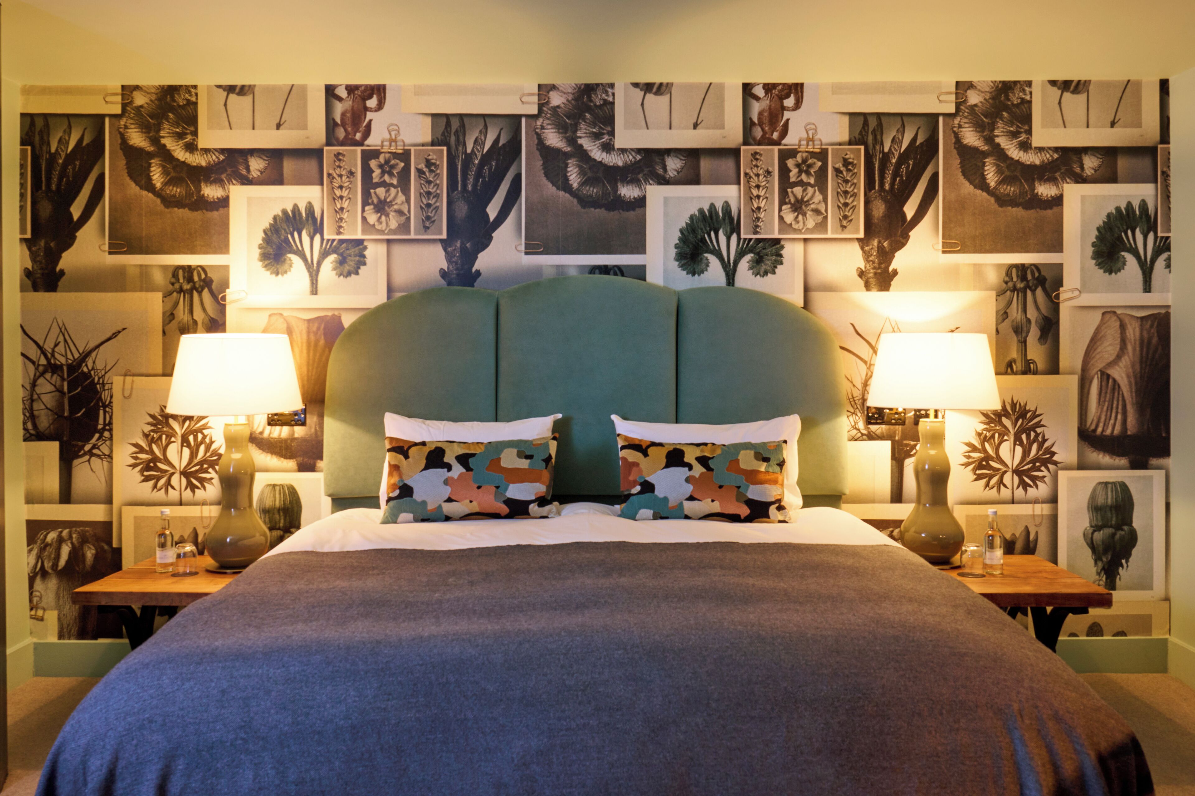 Classic Room | Egyptian cotton sheets, premium bedding, desk, iron/ironing board