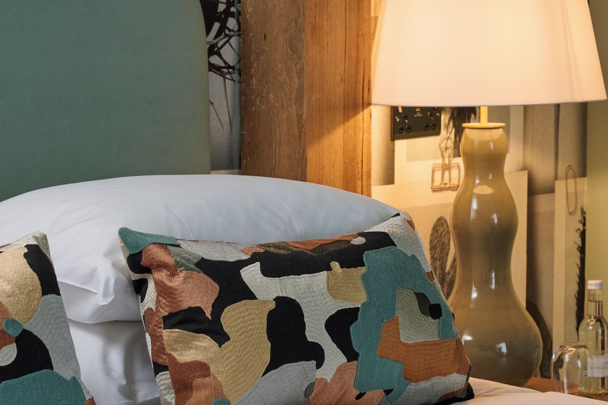 junior suite | egyptian cotton sheets, premium bedding, desk, iron/ironing board