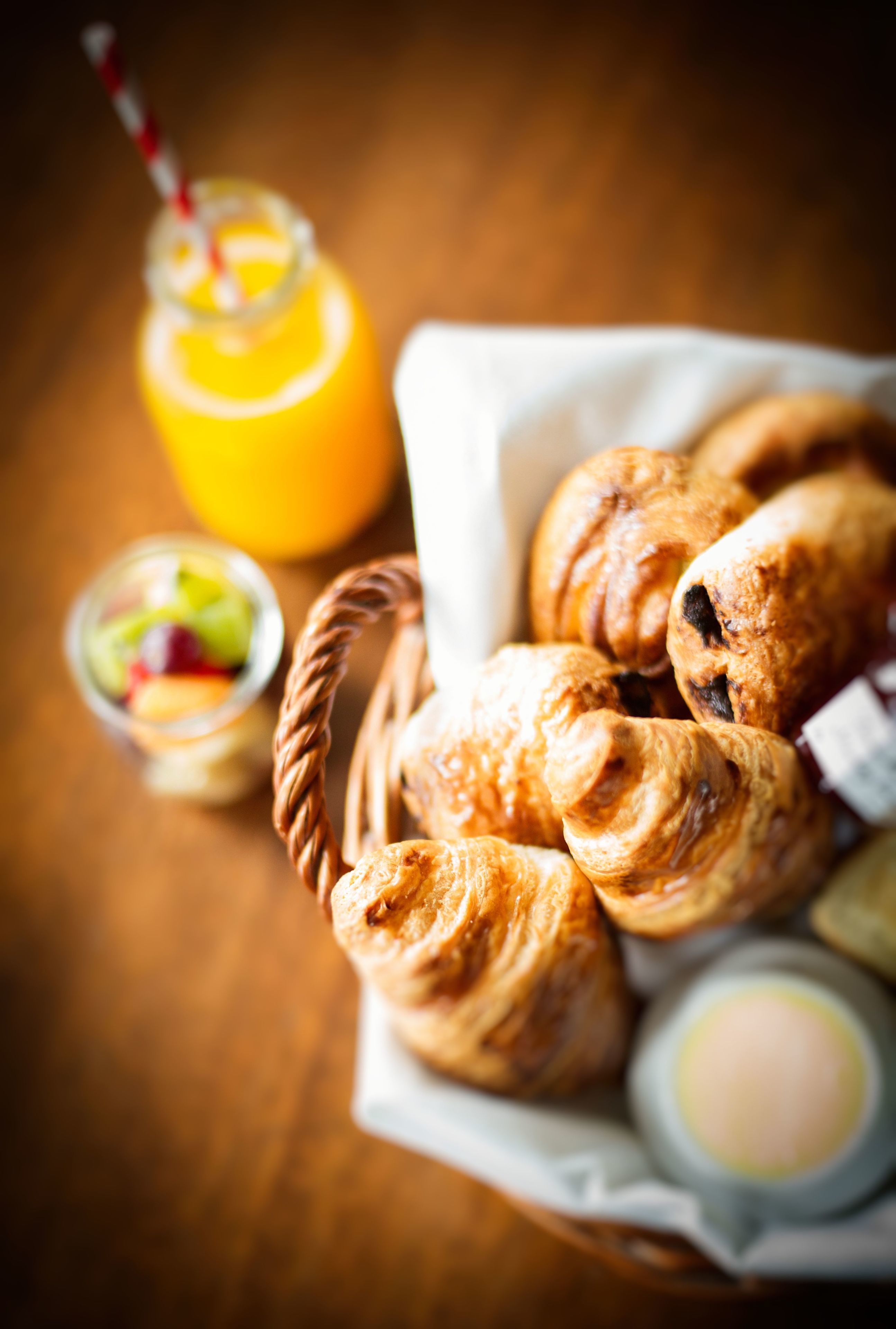 daily full breakfast (gbp 24 per person)